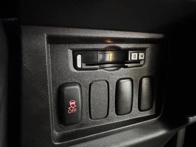 デリカＤ：５　Ｄパワーパッケージ　本州仕入　寒冷地仕様　禁煙車　ディーゼルターボ　大型ルーフラック　リアアンダーバー＿純正１８インチＡＷ＋ＢＦグッドリッチホワイトレター　ストラーダナビ　地デジ　Ｂｌｕｅｔｏｏｔｈハンズフリー　ＥＴＣ 4WD 2200 5Dr