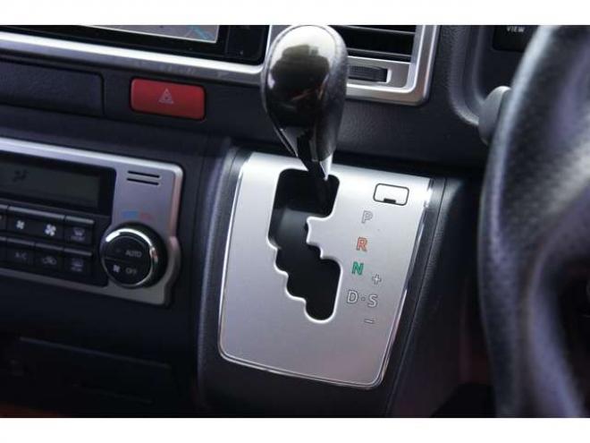 ハイエースバン2.8 スーパーGL ロング ディーゼルターボ 4WD　SDナビTV　パノラミックビューモニター　415コブラフロントスポイラー　リアスポイラー　ボンネット　18インチアルミ　ベッドキット　ローダウン　デジタルインナーミラー　LEDヘッドライト　スマートキー 2800