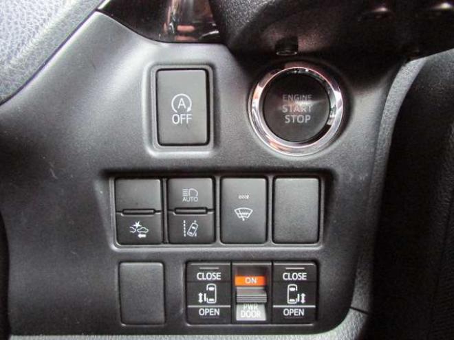 ヴォクシー2.0 ZS 煌II 4WD　純正9インチナビ/フルセグTV/バックカメラ/ビルトインETC/フリップダウンモニター/衝突軽減ブレーキ/LEDヘッドライト・フォグ/スマートキー一体式エンジンスターター/クルーズコントロール/両側パワースライドドア 2000