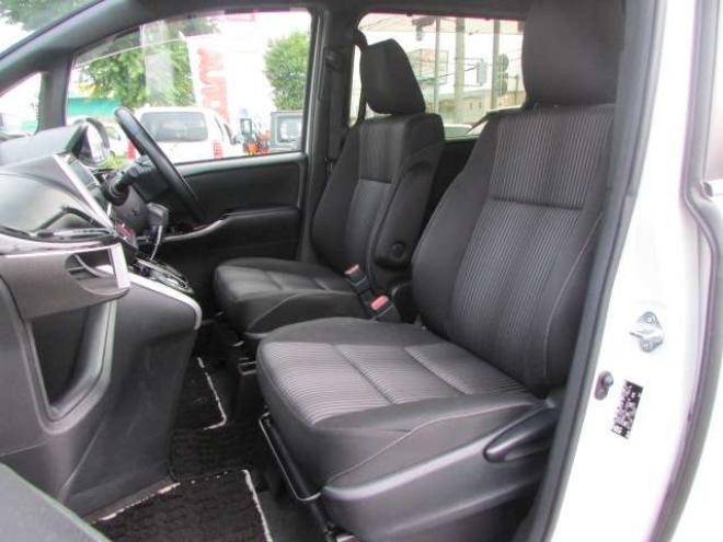 ヴォクシー2.0 ZS 煌II 4WD　純正9インチナビ/フルセグTV/バックカメラ/ビルトインETC/フリップダウンモニター/衝突軽減ブレーキ/LEDヘッドライト・フォグ/スマートキー一体式エンジンスターター/クルーズコントロール/両側パワースライドドア 2000
