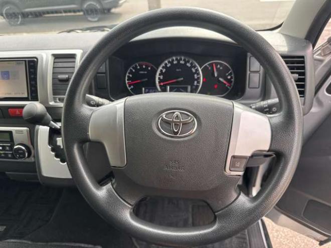 ハイエースバン2.8 スーパーGL ロング ディーゼルターボ 4WD　リアクーラー&ヒーター　プッシュスタート　スマートキー　　ベッドキッド LEDヘッドライト横滑り防止　衝突被害軽減　車線逸脱　トヨタ純正ナビ　フルセグTV　Bluetooth　バックカメラ トヨタ純正リアモニター ETC 2800