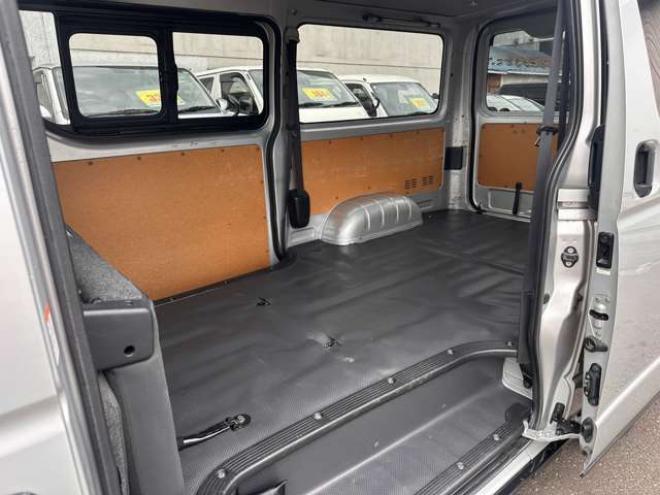 ハイエースバン2.8 DX ロング ディーゼルターボ 4WD　キーレス 両側スライドドア　415SAFARI丸目キッド 衝突被害軽減システム 車線逸脱防止 横滑り防止 パワーヒート オートハイビーム バックカメラ メモリーナビ フルセグTV 電動格納ミラー 2800