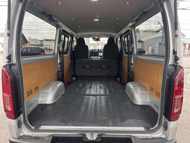 ハイエースバン2.8 DX ロング ディーゼルターボ 4WD　キーレス 両側スライドドア　415SAFARI丸目キッド 衝突被害軽減システム 車線逸脱防止 横滑り防止 パワーヒート オートハイビーム バックカメラ メモリーナビ フルセグTV 電動格納ミラー 2800