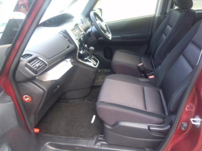 セレナハイウェイスター Vセレクション 4WD 2000 5Dr
