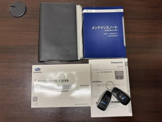フォレスターアドバンス　ハイブリッド　本州仕入　ワンオーナー　寒冷地仕様　禁煙車　純正１８インチＡＷ　社外１７ＡＷ＋スタッドレスタイヤ付　衝突軽減アイサイト＆レーダークルーズコントロール　純正デジタルインナーミラー　純正レザーシート 4WD 2000 5Dr