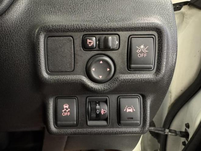 ノートＸ　Ｆｏｕｒ　禁煙車　寒冷地仕様　衝突軽減エマージェンシーブレーキ　レーンモニタリング　純正エンジンスターター　インテリジェントキー　イクリプスナビ　地デジ　ＤＶＤ再生　横滑り防止装置　パートタイム４ＷＤ 4WD 1200 5Dr