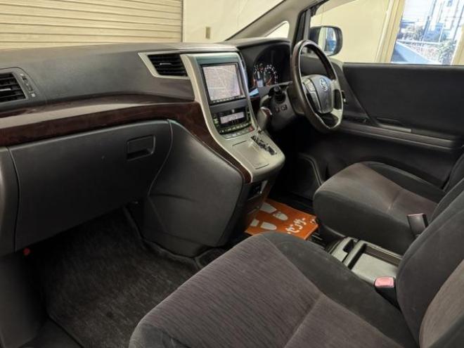 ヴェルファイア２．４Ｚ　後期型　禁煙車　純正リアフリップダウンモニター　純正１８インチＡＷ　社外１６ＡＷ＋スタッドレスタイヤ　両側パワースライドドア　純正ナビ　地デジ　ＤＶＤ再生　Ｂｌｕｅｔｏｏｔｈオーディオ　バックカメラ 4WD 2400 5Dr
