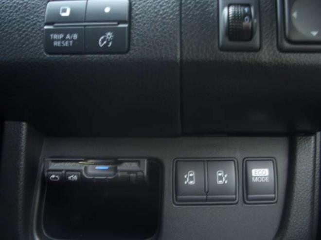 セレナ2.0 ハイウェイスター Vセレクション 4WD　フルセグナビ　Rカメラ　両面パワースライドHID　HID 2000