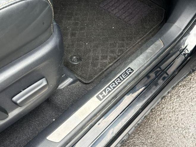 ハリアーハイブリッドE-Fourエレガンス 4WD　ローンが不安な方＜優遇ローン＞　寒冷地仕様　フロントエアロ　社外ナビ　ワンセグTV 4WD 2500 5Dr