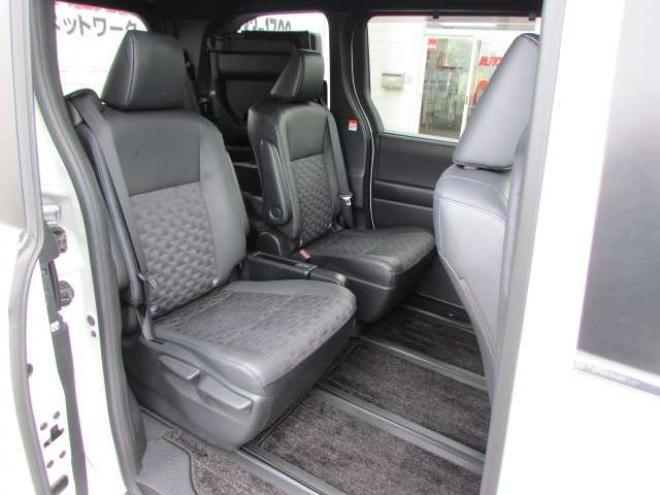 ヴォクシー2.0 S-Z 4WD　GRエアロ/WORK20インチアルミホイール/RSR車高調/純正ナビ/フルセグTV/バックカメラ/両側パワースライドドア/レーダークルーズコントロール/純正フリップダウンモニター/ビルトインETC 2000