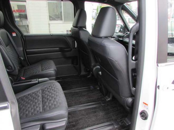 ヴォクシー2.0 S-Z 4WD　GRエアロ/WORK20インチアルミホイール/RSR車高調/純正ナビ/フルセグTV/バックカメラ/両側パワースライドドア/レーダークルーズコントロール/純正フリップダウンモニター/ビルトインETC 2000