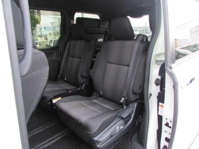ヴォクシー2.0 ZS 煌II 4WD　純正9インチナビ/フルセグTV/バックカメラ/ビルトインETC/フリップダウンモニター/衝突軽減ブレーキ/LEDヘッドライト・フォグ/スマートキー一体式エンジンスターター/クルーズコントロール/両側パワースライドドア 2000