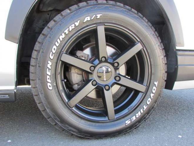ハイエースバン2.8 DX ロング ディーゼルターボ 4WD　キーレス 両側スライドドア　415SAFARI丸目キッド 衝突被害軽減システム 車線逸脱防止 横滑り防止 パワーヒート オートハイビーム バックカメラ メモリーナビ フルセグTV 電動格納ミラー 2800