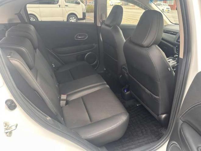 ヴェゼル1.5 ハイブリッド Z ホンダセンシング 4WD　ハーフレザーシート クルーズコントロール ステアリングスイッチ オートライト 車線逸脱防止 横滑り防止  ETC 純正ナビ USB HDMI Bluetooth TV Bカメラ SPORTモード 電動パーキング ブレーキホールド 純正エンスタ 1500