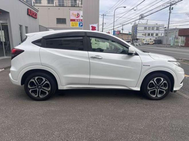 ヴェゼル1.5 ハイブリッド Z ホンダセンシング 4WD　ハーフレザーシート クルーズコントロール ステアリングスイッチ オートライト 車線逸脱防止 横滑り防止  ETC 純正ナビ USB HDMI Bluetooth TV Bカメラ SPORTモード 電動パーキング ブレーキホールド 純正エンスタ 1500