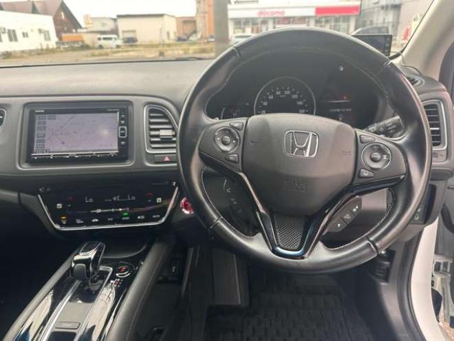 ヴェゼル1.5 ハイブリッド Z ホンダセンシング 4WD　ハーフレザーシート クルーズコントロール ステアリングスイッチ オートライト 車線逸脱防止 横滑り防止  ETC 純正ナビ USB HDMI Bluetooth TV Bカメラ SPORTモード 電動パーキング ブレーキホールド 純正エンスタ 1500