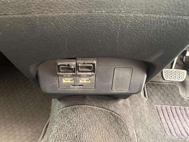 シエンタ1.5 G 4WD　両側パワースライドドア Pスタート ステアリングスイッチ　社外7インチナビ  Bカメラ Bluetooth ワンセグTV 横滑り防止 車線逸脱防止 USBポート 前後ドラレコ 純正エンジンスターターISOFIX対応 オートハイビーム 1500