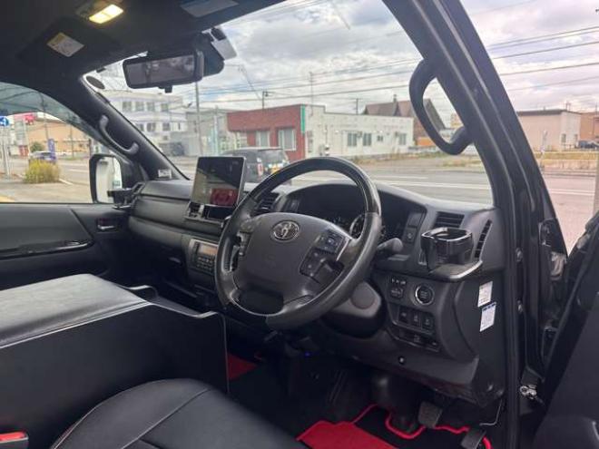 ハイエースバン2.8 スーパーGL ダークプライムII ロングボディ ディーゼルターボ 4WD　社外センターコンソール ステアリングスイッチ 車線逸脱防止 横滑り防止 両側PS オートハイビーム ETC 11インチDA Bカメラ デジタルインナーミラー ドライブレコーダーベッドキット リアヒーター&クーラー  DPF 2800
