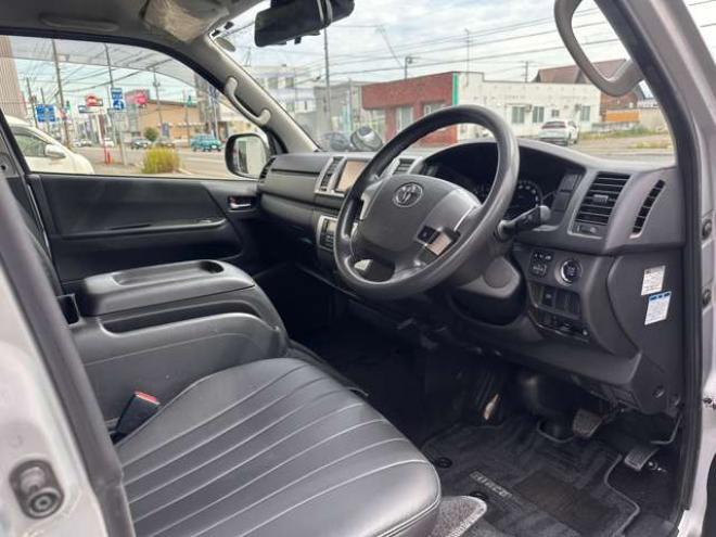 ハイエースバン2.8 スーパーGL ロング ディーゼルターボ 4WD　リアクーラー&ヒーター　プッシュスタート　スマートキー　　ベッドキッド LEDヘッドライト横滑り防止　衝突被害軽減　車線逸脱　トヨタ純正ナビ　フルセグTV　Bluetooth　バックカメラ トヨタ純正リアモニター ETC 2800