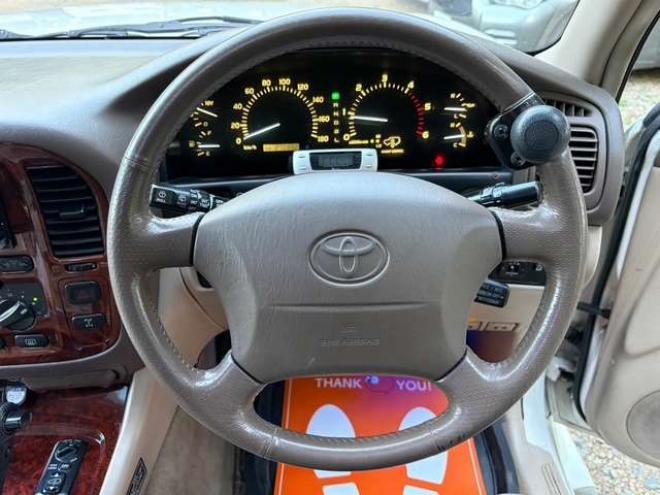 ランドクルーザー100 4.2 VXリミテッド Gセレクション ディーゼルターボ 4WD　エンジンスターター　前後ヒッチメンバー　サンルーフ 4200