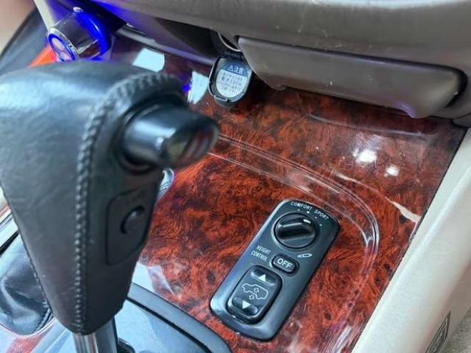 ランドクルーザー100 4.2 VXリミテッド Gセレクション ディーゼルターボ 4WD　エンジンスターター　前後ヒッチメンバー　サンルーフ 4200