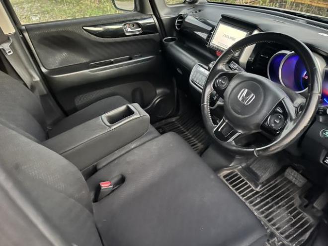 N-BOXカスタムGターボAパッケージ 4WD 660 5Dr