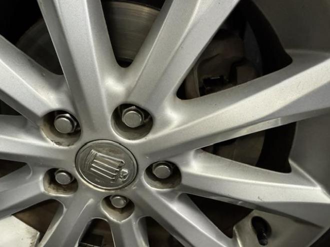 クラウンロイヤルサルーン　ｉ－Ｆｏｕｒ　ナビパッケージ　禁煙車　純正１７インチＡＷ　社外１６ＡＷ＋スタッドレスタイヤ付　純正ＨＤＤナビ　フルセグ地デジ　ＤＶＤ再生　Ｂｌｕｅｔｏｏｔｈオーディオ　バックカメラ　エンジンスターター　前後ドラレコ　ＥＴＣ 4WD 2500 4Dr