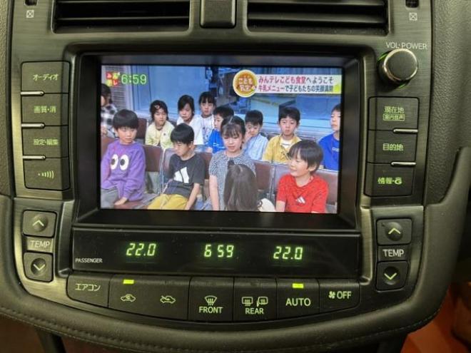 クラウンロイヤルサルーン　ｉ－Ｆｏｕｒ　ナビパッケージ　禁煙車　純正１７インチＡＷ　社外１６ＡＷ＋スタッドレスタイヤ付　純正ＨＤＤナビ　フルセグ地デジ　ＤＶＤ再生　Ｂｌｕｅｔｏｏｔｈオーディオ　バックカメラ　エンジンスターター　前後ドラレコ　ＥＴＣ 4WD 2500 4Dr