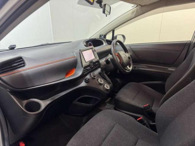 シエンタ1.5 X Vパッケージ 4WD　夏冬タイヤ　ナビ　TV　Bカメラ Bluetooth 1500