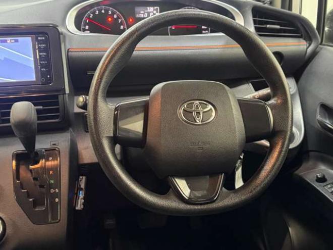シエンタ1.5 X Vパッケージ 4WD　夏冬タイヤ　ナビ　TV　Bカメラ Bluetooth 1500