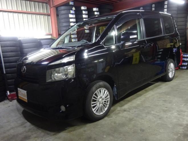 ヴォクシー2.0 X 4WD　ナビ・TV・バックカメラ・両側電動スライドドア・エンスタ・フリップダウンモニター・寒冷地仕様・ワイパーデアイサー・リアヒーター・フルフラットシート・3列シート・フォグランプ・オートエアコン・AUX 2000