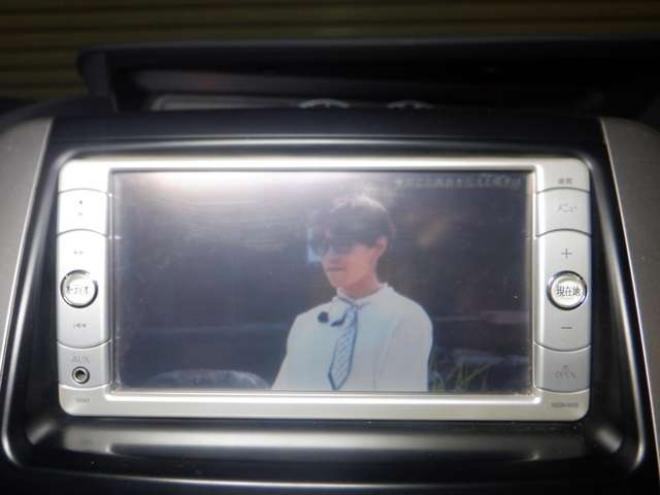 ヴォクシー2.0 X 4WD　ナビ・TV・バックカメラ・両側電動スライドドア・エンスタ・フリップダウンモニター・寒冷地仕様・ワイパーデアイサー・リアヒーター・フルフラットシート・3列シート・フォグランプ・オートエアコン・AUX 2000