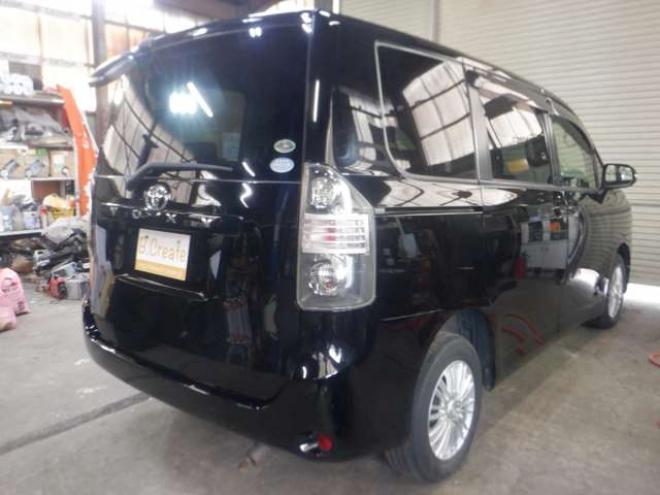 ヴォクシー2.0 X 4WD　ナビ・TV・バックカメラ・両側電動スライドドア・エンスタ・フリップダウンモニター・寒冷地仕様・ワイパーデアイサー・リアヒーター・フルフラットシート・3列シート・フォグランプ・オートエアコン・AUX 2000
