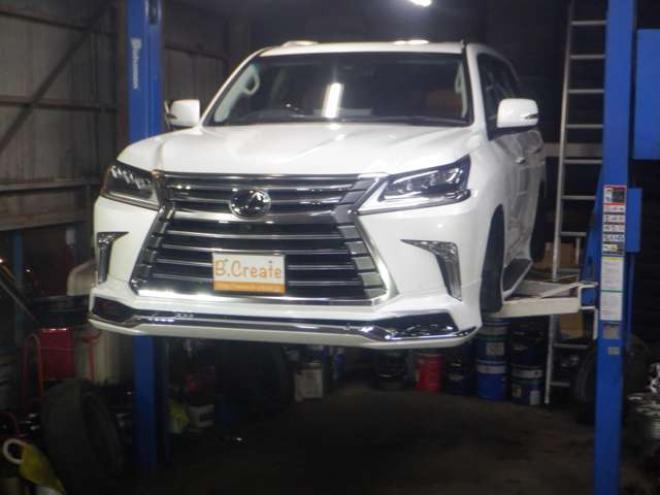 レクサスLX 570 4WD　本州仕入・ナビ・TV・B/T・全方位カメラ・サンルーフ・革シート・マクレビ・モデリスタエアロ・マフラー・リアエンタメ・LEDヘッドライト・パワーバックドア・HUD・BSM・クールボックス・シートヒーター・ 5700