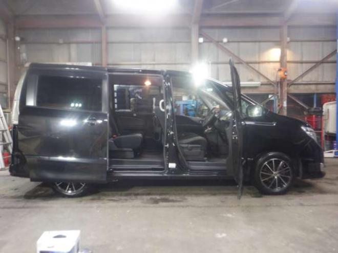 セレナ2.0 ハイウェイスター 4WD　ナビ・TV・Bカメラ・B/T・両側電動・LEDヘッドライト・フリップダウンモニター・後期型・インテリキー・プッシュスタート・クルコン・アイドリングストップ・純正エンスタ・フルフラットシート・ト・寒冷地仕様 2000