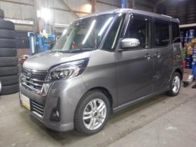 デイズルークス　ハイウェイスターX 4WD　本州仕入・後期型・ナビ・TV・B/T・アラウンドビューモニター・パワスラ・LEDヘッドライト・アイドリングストップ・衝突軽減・オートマチックハイビーム・ETC・シートヒーター・リア席サンシェード・インテリキー 660