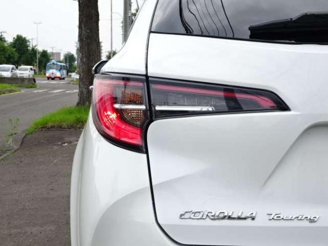 カローラツーリング 1.8 ハイブリッド G-X プラス E-Four 4WD　ハイブリッド機構含保証2年/走行距離無制限　4WD　ワンオーナー セーフティセンス ディスプレイオーディオ・ナビ　バックカメラ　LEDヘッドライト　W/B純正17インチアルミホイール ミラーヒーター 6SRS スマートキー 1800