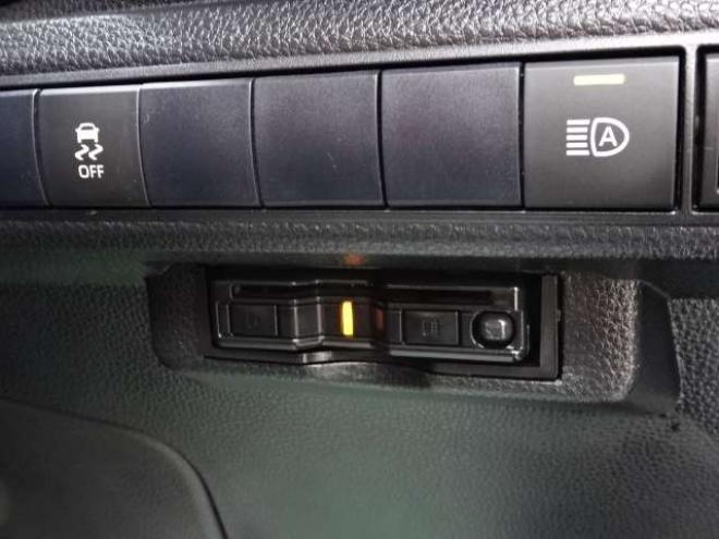 カローラツーリング 1.8 ハイブリッド G-X プラス E-Four 4WD　ハイブリッド機構含保証2年/走行距離無制限　4WD　ワンオーナー セーフティセンス ディスプレイオーディオ・ナビ　バックカメラ　LEDヘッドライト　W/B純正17インチアルミホイール ミラーヒーター 6SRS スマートキー 1800