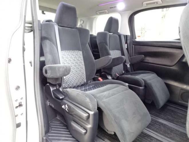 アルファード2.5 S 4WD　本州車　保証1年/走行距離無制限　4WD　両側パワースライドドア　社外9型ナビ　地デジ　バックカメラ　Bluetooth接続　LEDヘッドライト　ビルトインETC　純正18インチアルミ 2500