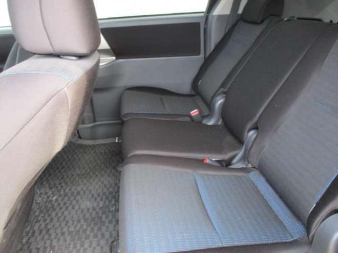 ヴォクシー2.0 ZS 4WD　ナビ・TV・両側パワースライドドア・スマートキー 2000