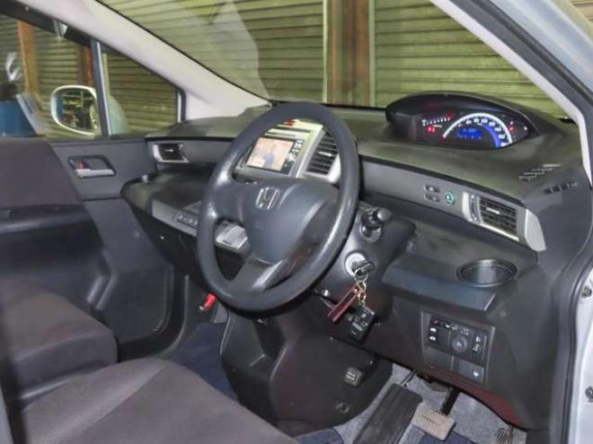フリード1.5 フレックス 4WD　4WDTVナビBカメエンスタ積込タイヤ 1500