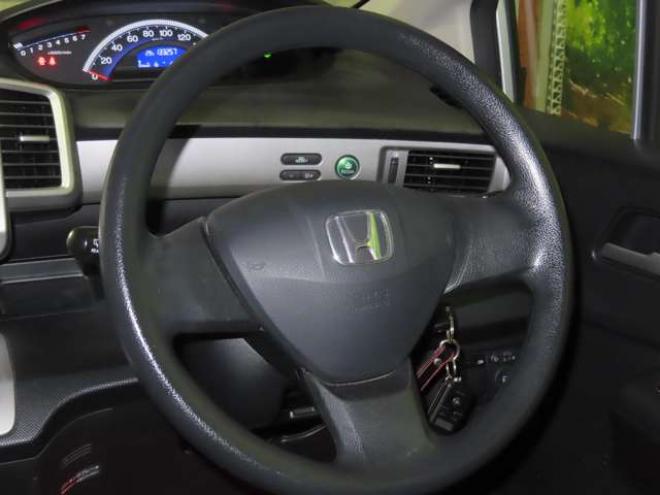 フリード1.5 フレックス 4WD　4WDTVナビBカメエンスタ積込タイヤ 1500