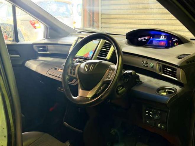 フリードスパイクハイブリッド1.5 ジャストセレクション　防錆塗装TVナビBカメETC 2WD 1500