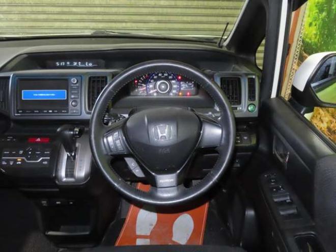 ステップワゴン2.0 スパーダ Z クールスピリット 4WD　防錆塗装4WDTVナビBカメETCエンスタ後席モニタ 2000