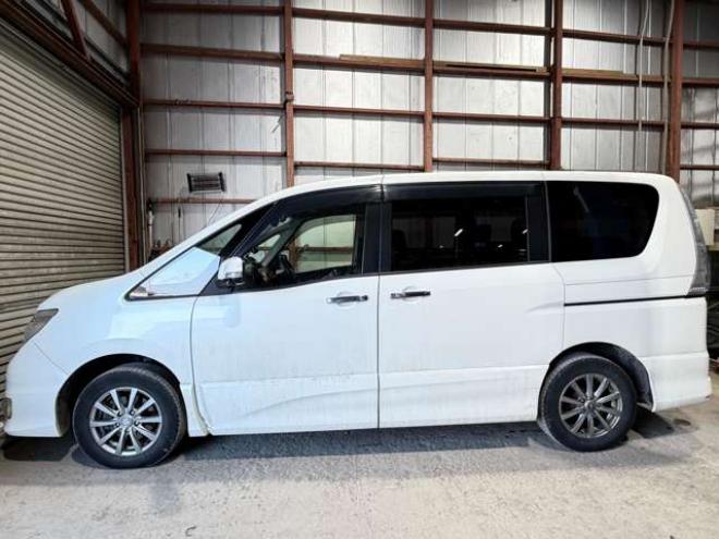 セレナ2.0 ハイウェイスター Vセレクション+Safety アドバンストセーフティ パッケージ 4WD　防錆塗装4WDTVナビBカメETC夏冬タイヤ 2000