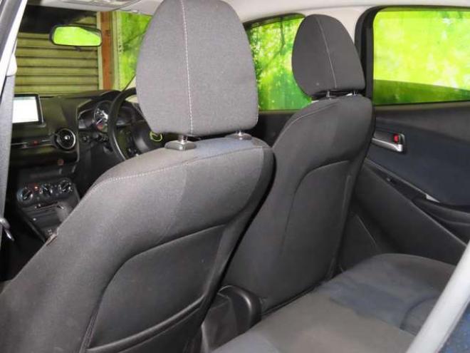 デミオ1.3 13S 4WD　ユーザー買取車防錆塗装4WDナビBカメETC 1300