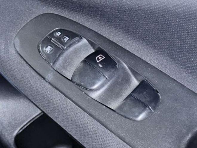 セレナ2.0 20X 4WD　防錆塗装4WDTVナビBカメETC後席モニタ 2000