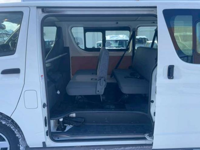 ハイエースバン2.8 DX ロング ディーゼルターボ 4WD　4WD　寒冷地仕様　9人　4ドア　トヨタセーフティセンス付　リヤヒーター付　夏・冬タイヤ有り 2800