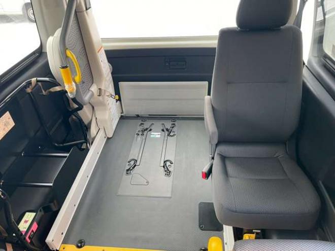 ハイエースバン2.8 ウェルキャブ Bタイプ ロング ディーゼルターボ 4WD　4WD　トヨタセーフティセンス付　オートステップ　リヤヒーター　リヤクーラー 福祉車両 2800
