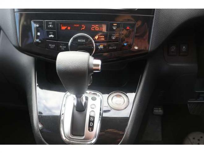 セレナ2.0 ハイウェイスター Vセレクション 4WD　検二年　バックカメラ　自社　ローンカノウ 2000